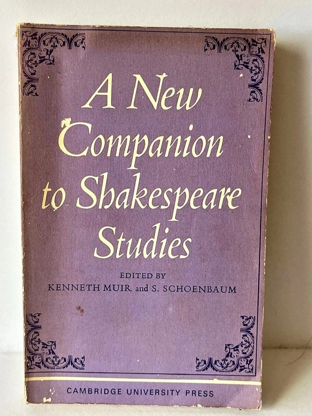 5-Cambridge University Press A New Companion to Shakespeare Studies Reference Bo